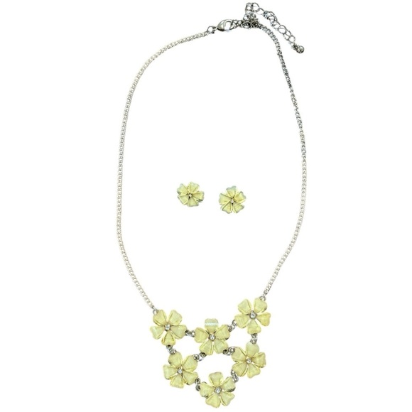 Jewelry - Yellow Floral with Goldtone Necklace and Earring Set